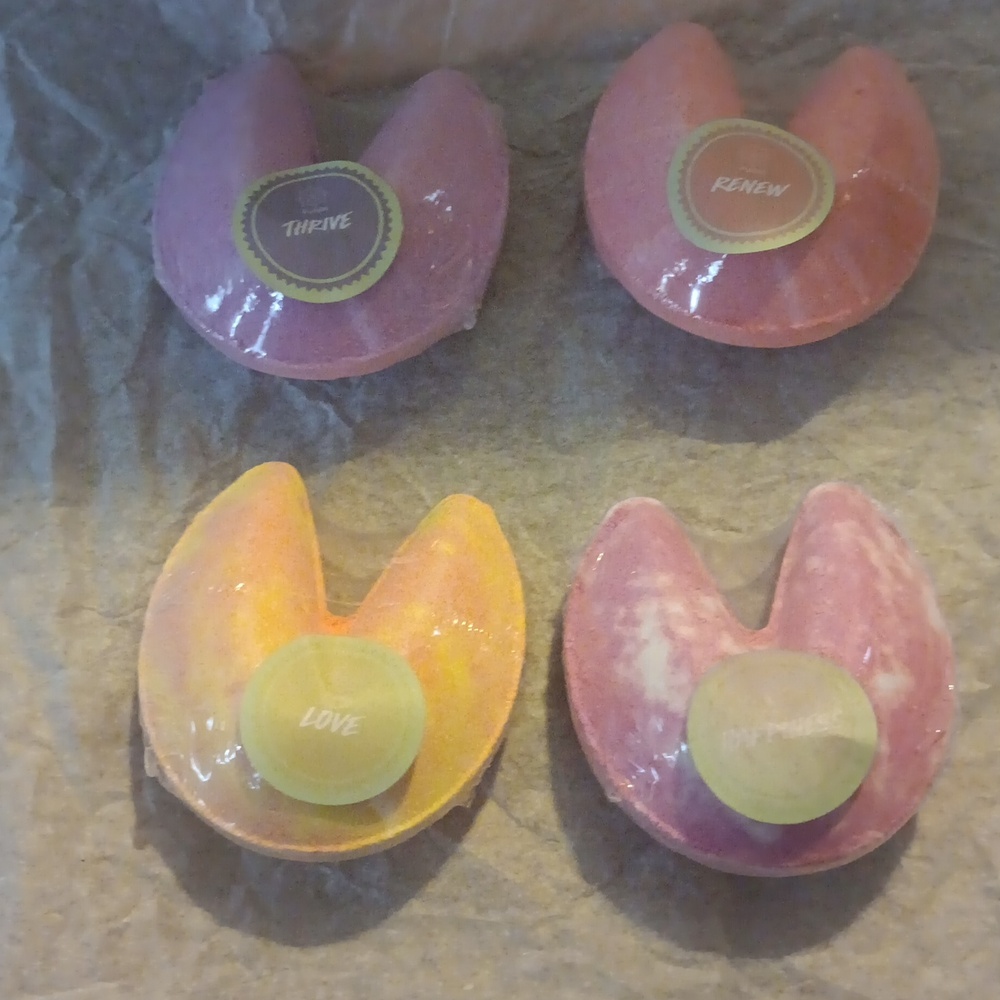 Fortune Telling Soothing Bath Bombs 4 ct